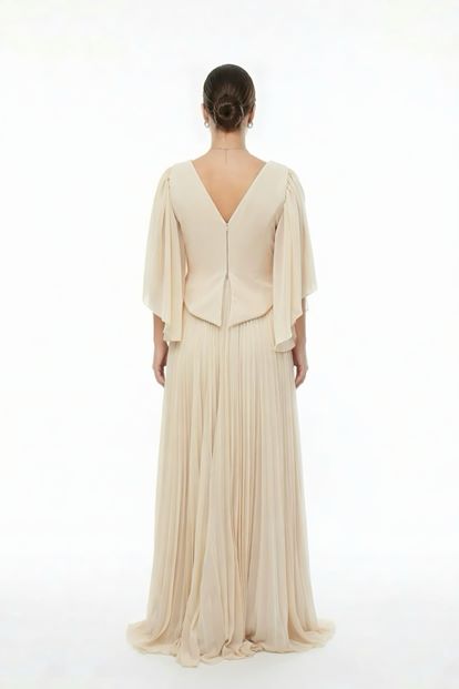 فستان سهرة بيج بمقاسات كبيرة، مطوي ومزين بالأحجار